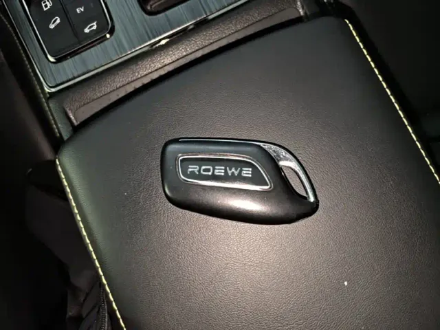 Roewe RX5 — Фото автомобиля 8