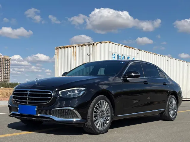 Фотография автомобиля — Mercedes-Benz E-Class
