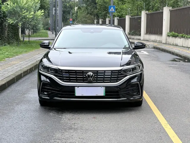 Volkswagen Passat — Фото автомобиля 2