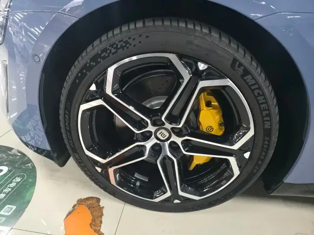Xiaomi SU7 — Фото автомобиля 18
