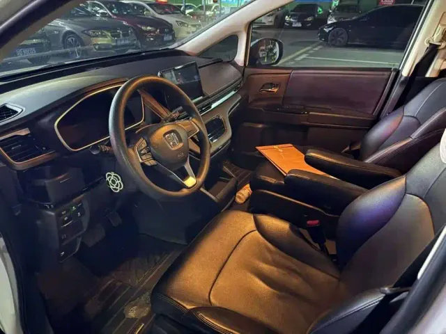 Honda Odyssey — Фото автомобиля 2