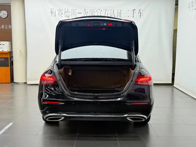 Mercedes-Benz E-Class — Фото автомобиля 8
