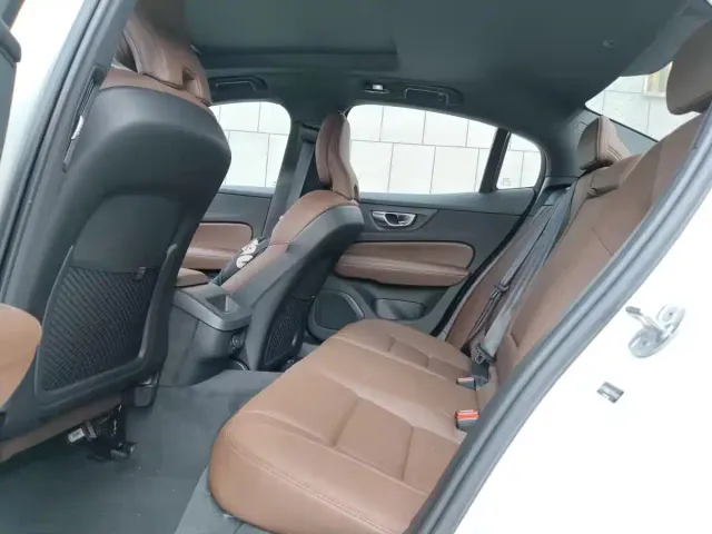 Volvo S60 — Фото автомобиля 9
