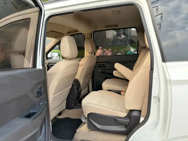 Wuling Hongguang — Фото автомобиля 11