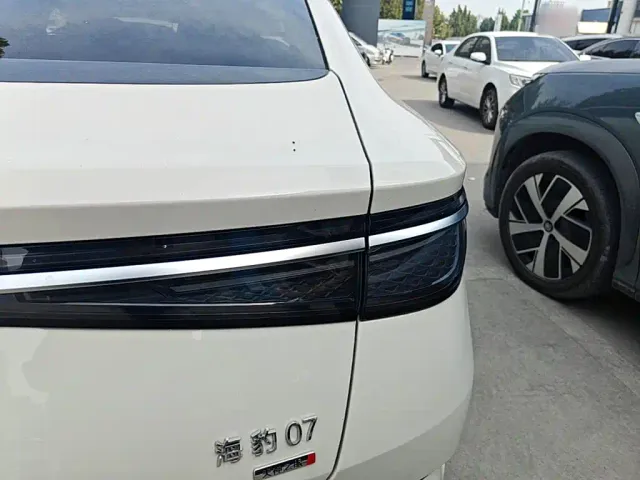 BYD Seal 07 DM-i — Фото автомобиля 7