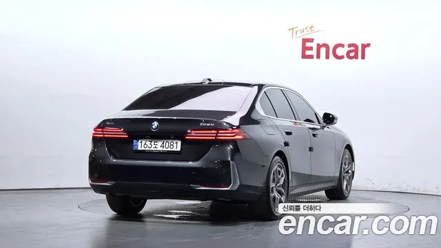 BMW 5 Series G60 — Фото автомобиля 2