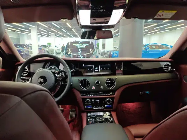 Rolls-Royce Ghost — Фото автомобиля 3