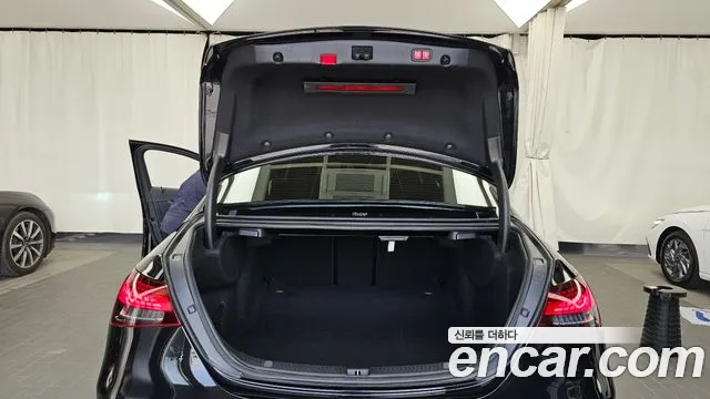 Mercedes-Benz E-Class — Фото автомобиля 19