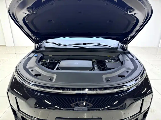 Li Auto L8 — Фото автомобиля 6