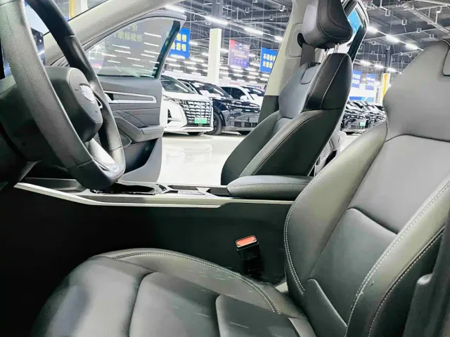 Geely Emgrand — Фото автомобиля 9