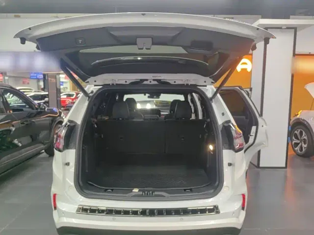 Ford Edge — Фото автомобиля 18