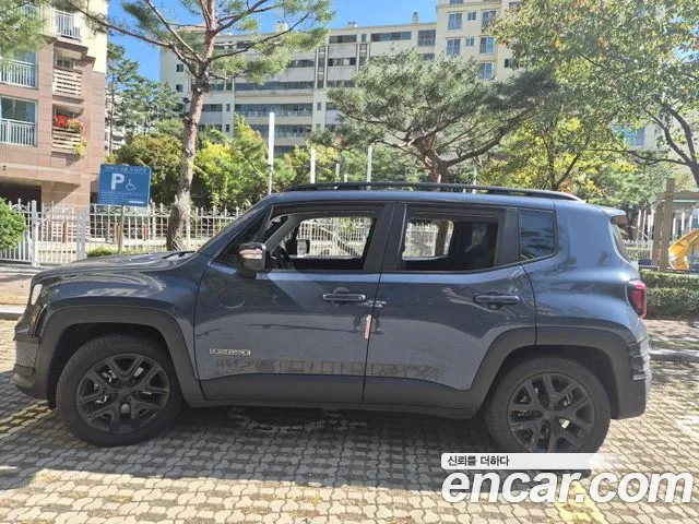 Jeep Renegade — Фото автомобиля 10