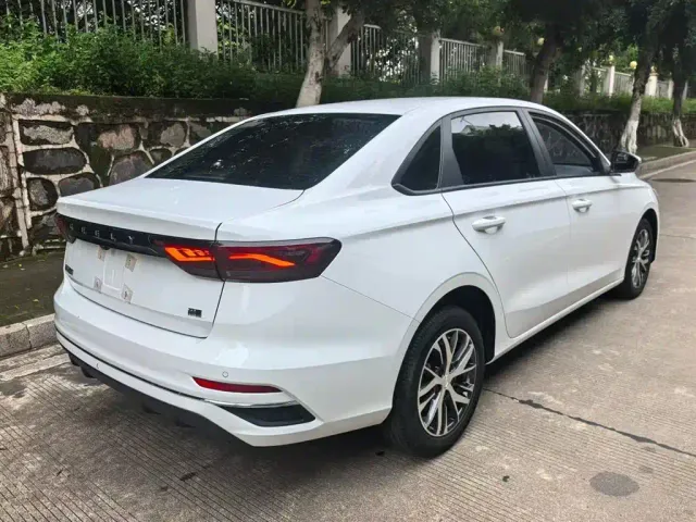 Geely Emgrand — Фото автомобиля 6