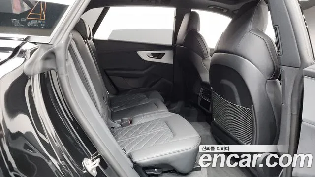 Audi Q8 55 TFSI quattro Premium — Фото автомобиля 10