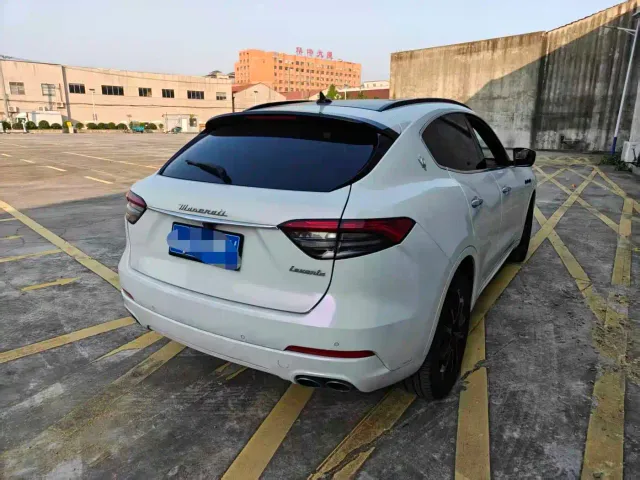 Maserati Levante — Фото автомобиля 8