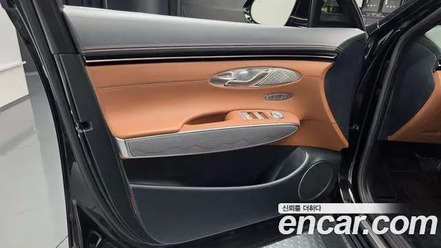Genesis GV70 — Фото автомобиля 12