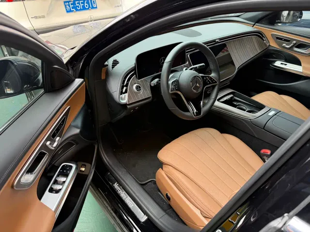 Mercedes-Benz E-Class — Фото автомобиля 2