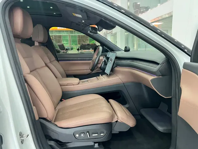 Nio ES8 — Фото автомобиля 16