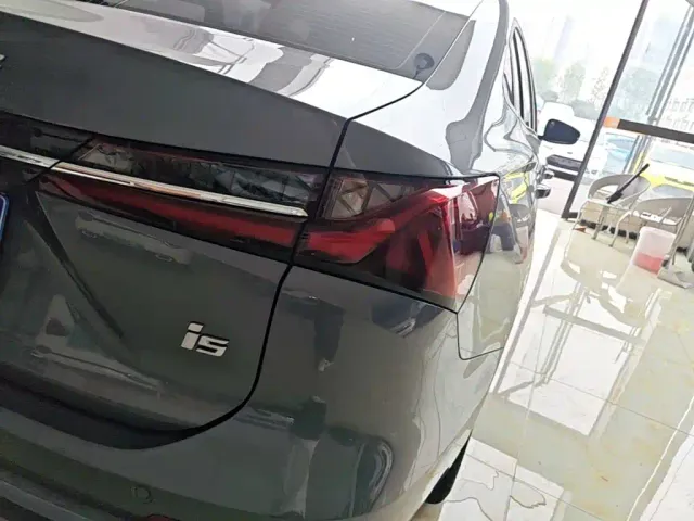 Roewe i5 — Фото автомобиля 7