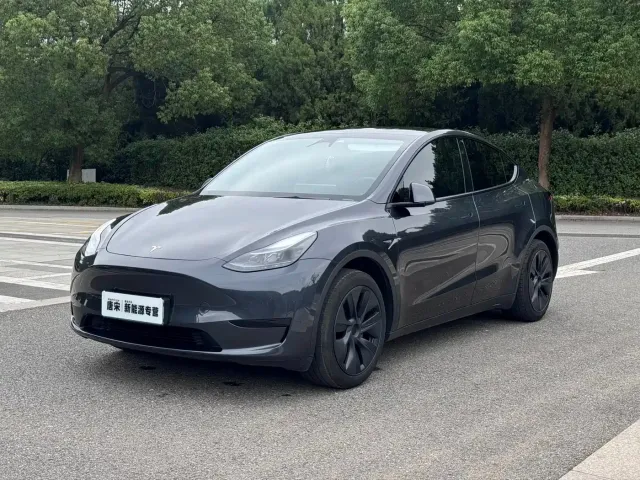 Фотография автомобиля — Tesla Model Y