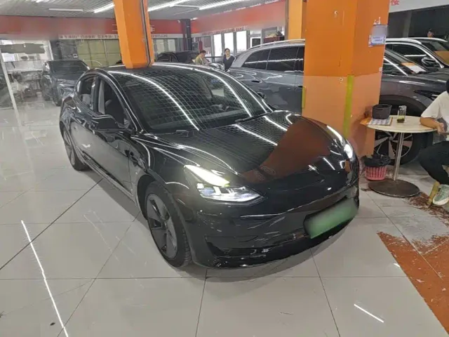 Tesla Model 3 — Фото автомобиля 3