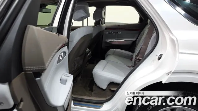 Genesis GV70 — Фото автомобиля 16