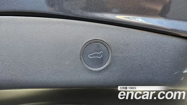 Tesla Model 3 — Фото автомобиля 27