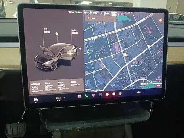 Tesla Model Y — Фото автомобиля 12