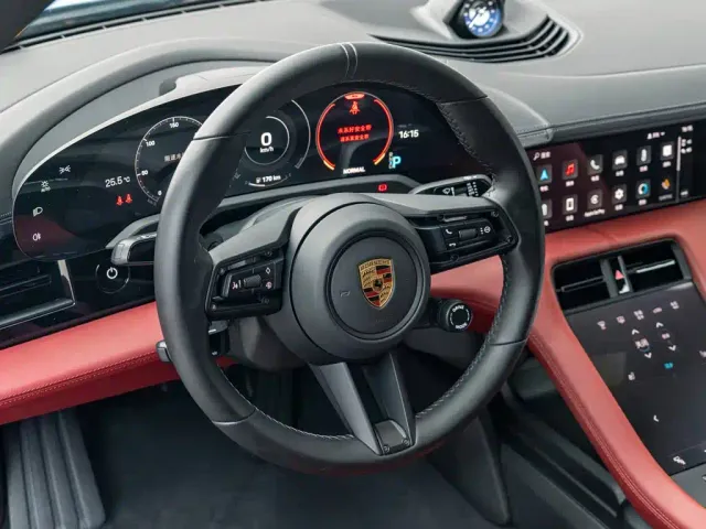 Porsche Taycan — Фото автомобиля 17
