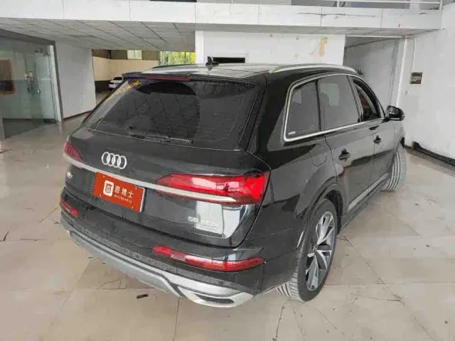 Audi Q7 — Фото автомобиля 2