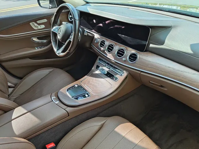 Mercedes-Benz E-Class — Фото автомобиля 11