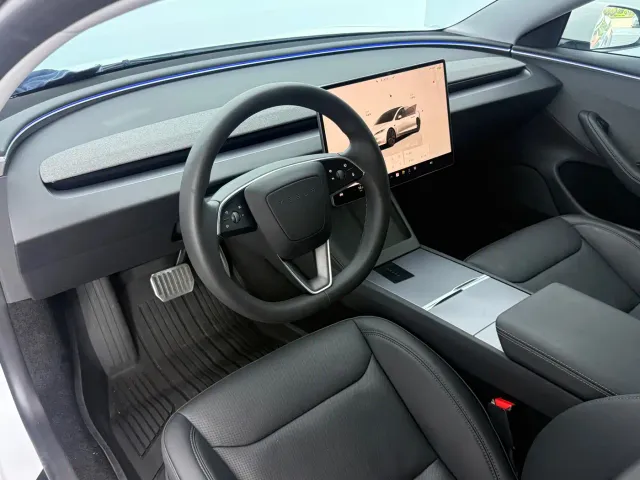 Tesla Model 3 — Фото автомобиля 13