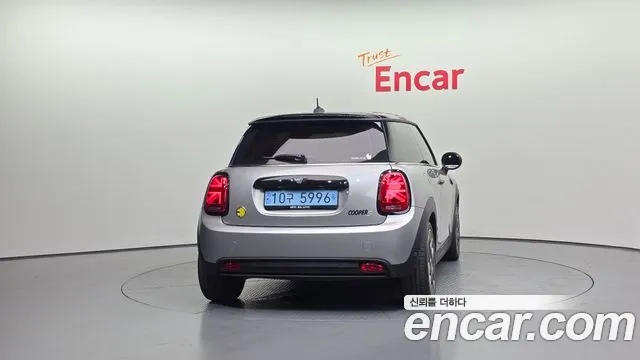 Mini Cooper — Фото автомобиля 4