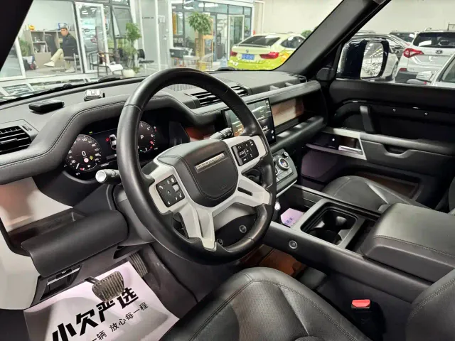 Land Rover Defender — Фото автомобиля 5