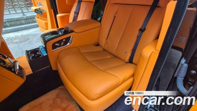 Rolls-Royce Phantom — Фото автомобиля 11