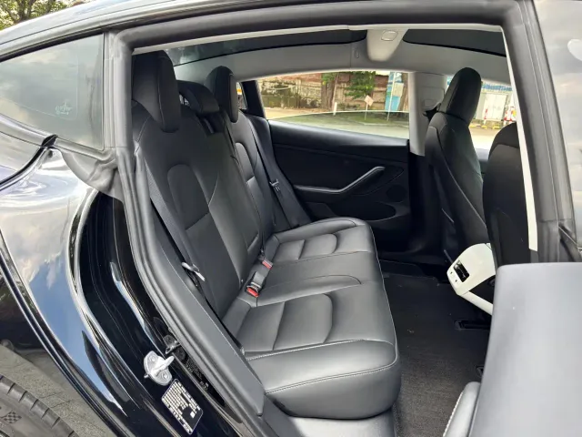 Tesla Model 3 — Фото автомобиля 16