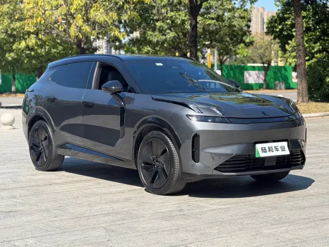 Lynk & Co 08 EM-P — Фото автомобиля 3