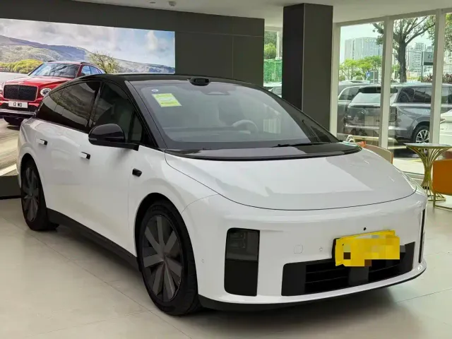 Li Auto i6 — Фото автомобиля 5