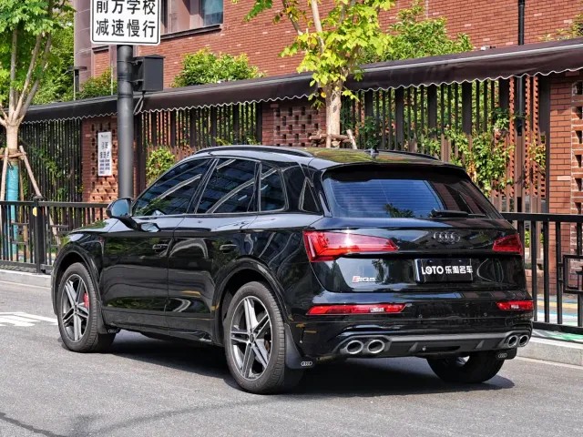 Audi SQ5 — Фото автомобиля 5