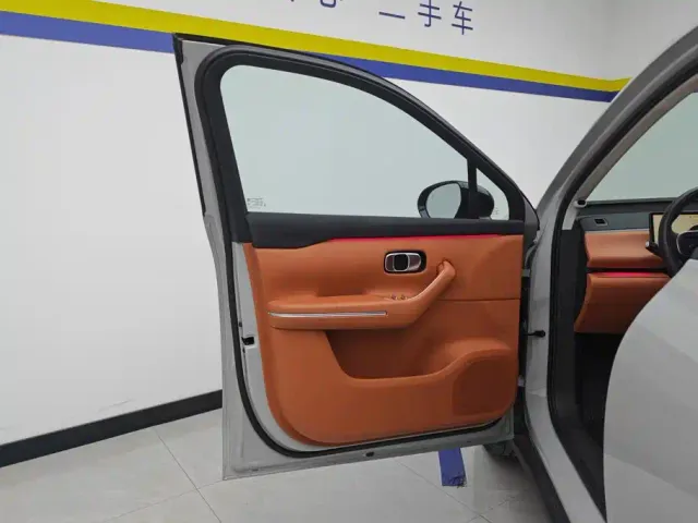 Leapmotor C10 — Фото автомобиля 7