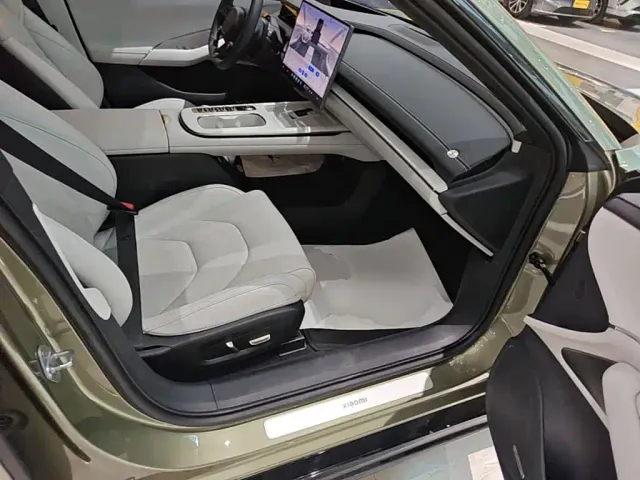 Xiaomi SU7 — Фото автомобиля 24