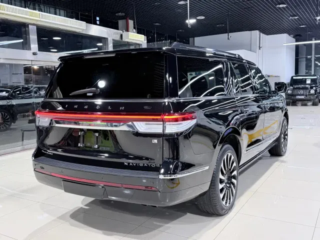 Lincoln Navigator — Фото автомобиля 23