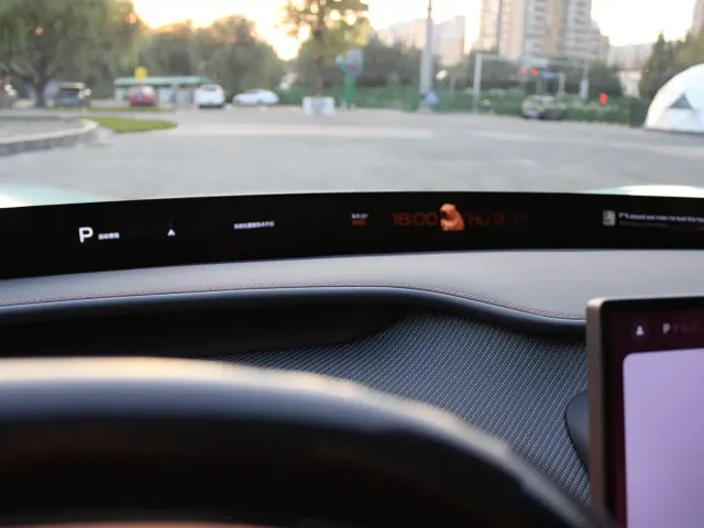 Xiaomi YU7 — Фото автомобиля 18