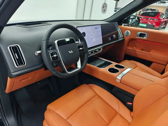 Li Auto L8 — Фото автомобиля 10