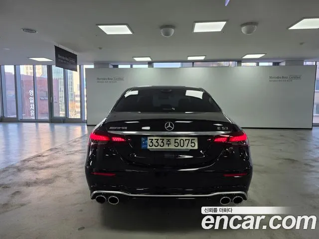 Mercedes-Benz E-Class — Фото автомобиля 4
