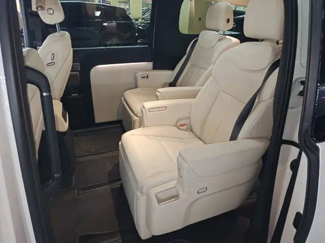 Li Auto MEGA — Фото автомобиля 16