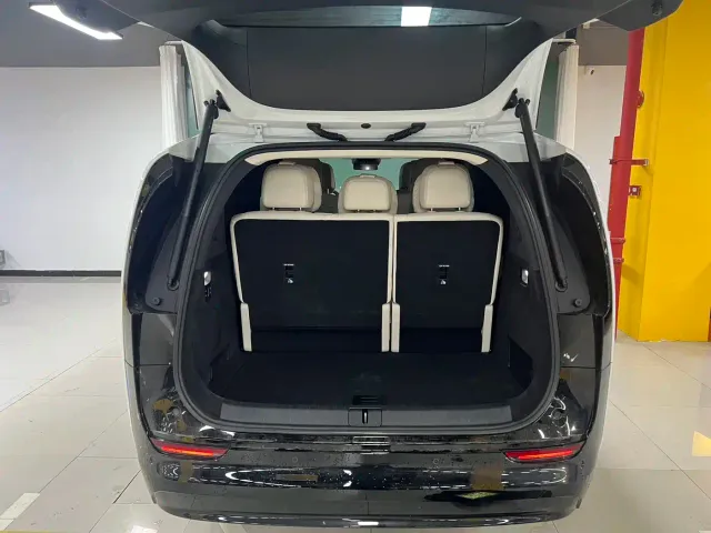 Li Auto MEGA — Фото автомобиля 13