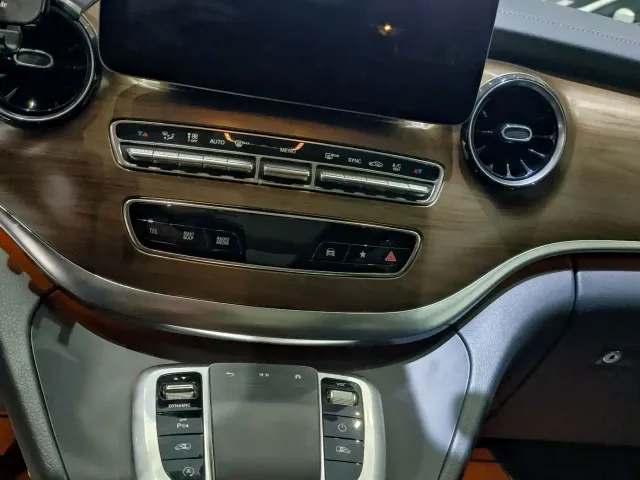 Mercedes-Benz V-Class — Фото автомобиля 11