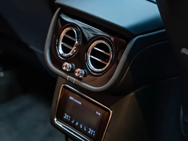 Bentley Bentayga — Фото автомобиля 12
