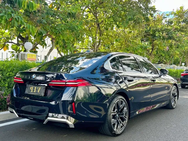 BMW BMW 5 Series 2024 530Li Premium M Sport Package — Фото автомобиля 7